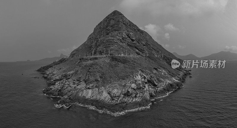 鲨鱼角，一个像鲨鱼鼻子一样伸向大海的巨大岩体，位于巴里翁头省Con Son岛的Con Dao